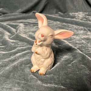 VTG Small Bunny Figurine